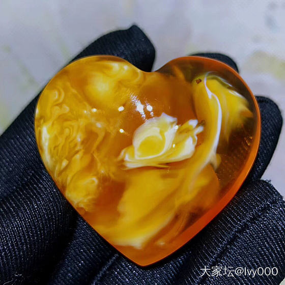 16.15克！妖孽心型吊坠，可镶嵌，花纹超漂亮，内部有植物包裹，佩戴不影响，尺寸..._琥珀蜜蜡