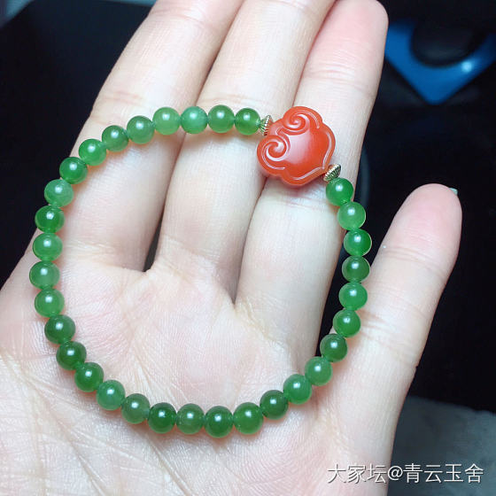 日出江花红胜火，春来江水绿如蓝_和田玉珠串