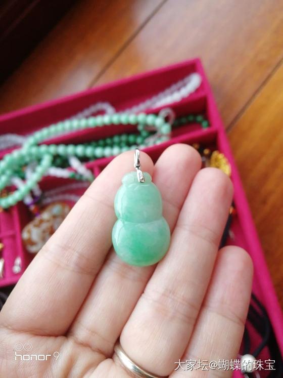 我的吊坠们，最后那张最便宜，可是我最喜欢😁_吊坠翡翠