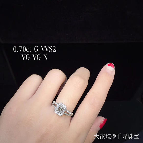 复古风格的祖母绿戒指💍_钻石千寻珠宝