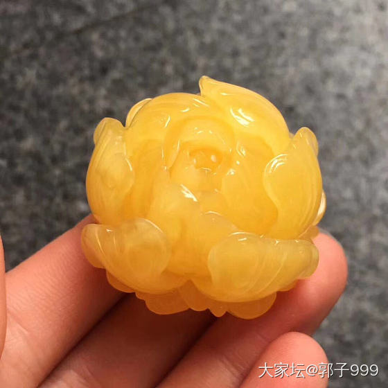 最近爱上蜜蜡了，好喜欢！整整重70克，纯净完美。太爱了_琥珀蜜蜡