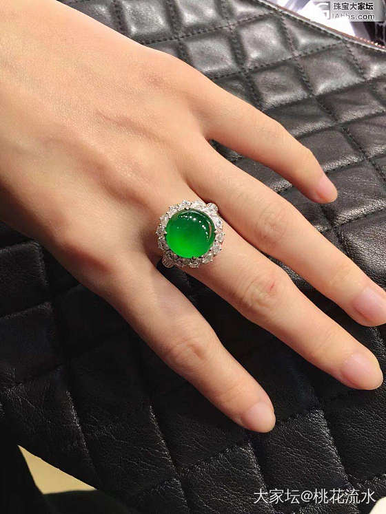 如果20万预算，大家说是买一套祖母绿（耳钉、戒指）、还是一只翡翠戒指呢？_祖母绿翡翠