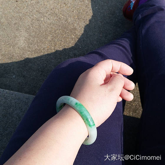 春光乍现，带镯子出来溜溜湾_手镯翡翠