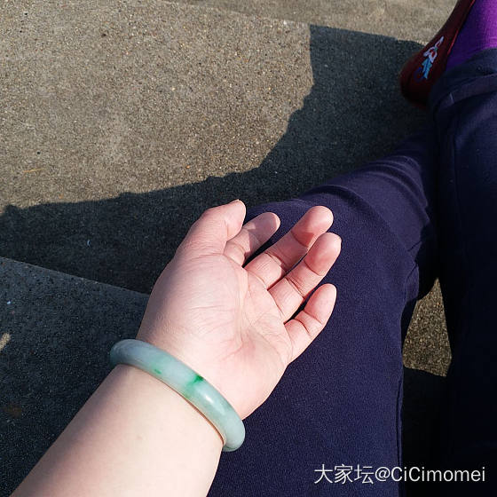 春光乍现，带镯子出来溜溜湾_手镯翡翠