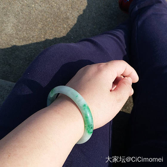 春光乍现，带镯子出来溜溜湾_手镯翡翠