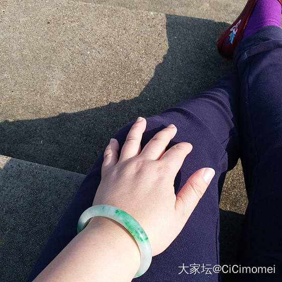 春光乍现，带镯子出来溜溜湾_手镯翡翠