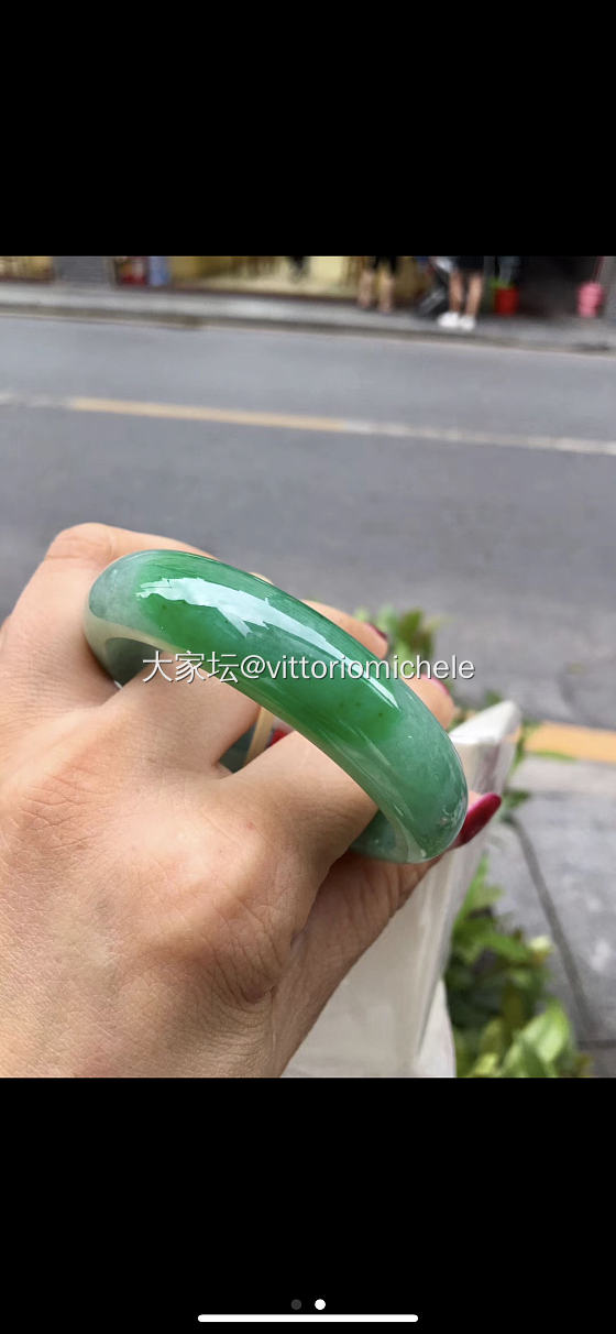 这个镯子大家看的到多少价（货主如果介意我马上删帖）_手镯翡翠