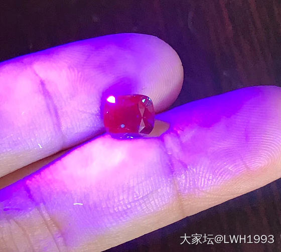 变色的蓝宝石 好玩🤔_刻面宝石蓝宝石