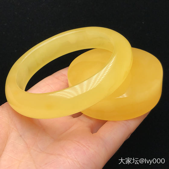 54圈口蜜蜡手镯！气质优雅款！轻盈舒适
全品完美无暇无任何修补！轻轻松松圆你手镯..._琥珀蜜蜡