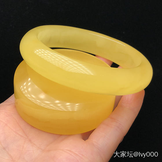 54圈口蜜蜡手镯！气质优雅款！轻盈舒适
全品完美无暇无任何修补！轻轻松松圆你手镯..._琥珀蜜蜡