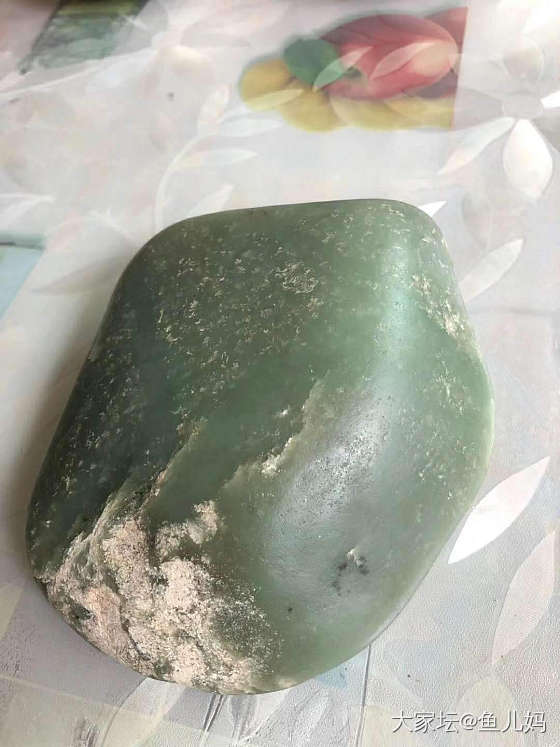 麻烦大家帮忙看看这是不是和田玉？值不值得买？_原石和田玉