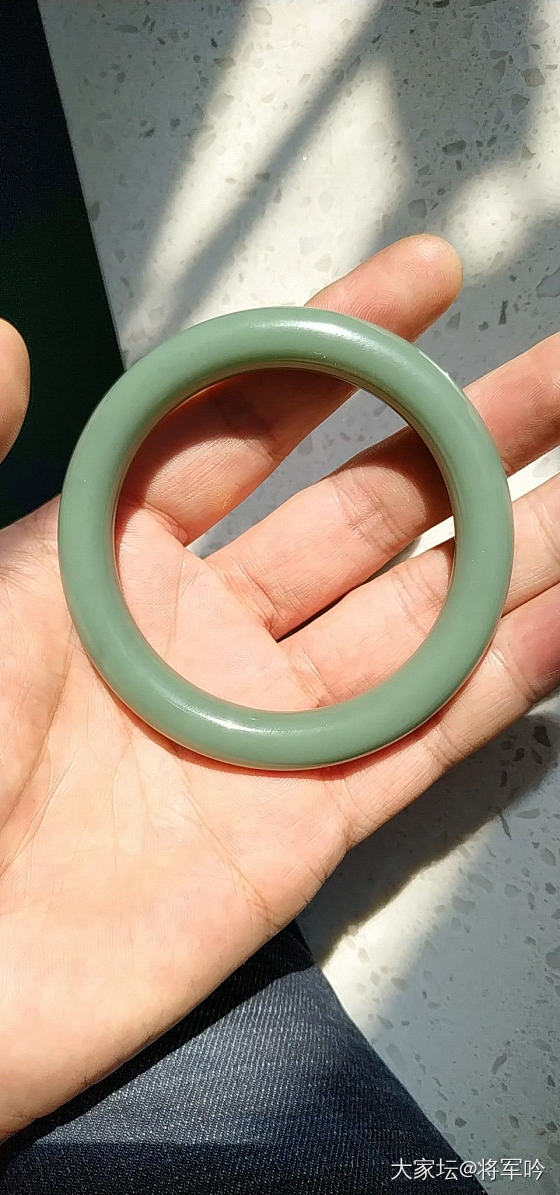 鸭蛋青还是沙枣青？_手镯和田玉