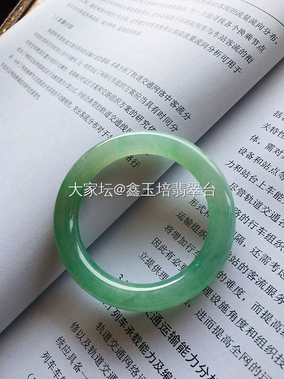 #翡翠科普帖#翡翠，根据透度高低，依次分为:豆种，糯种，冰种和玻璃种，  四个主..._首饰