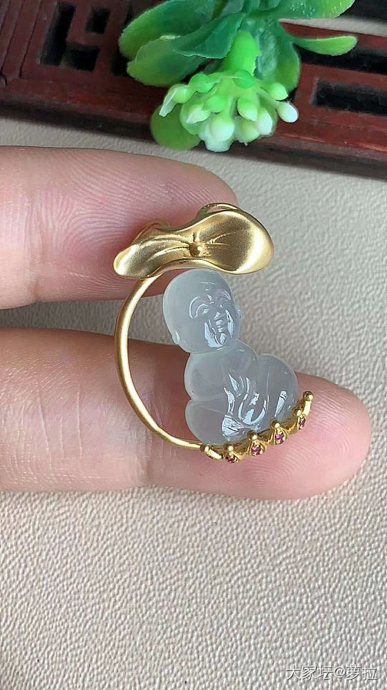 宝宝佛，好看吗？_挂件翡翠