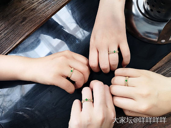 败家姐妹，全是同款_翡翠戒指
