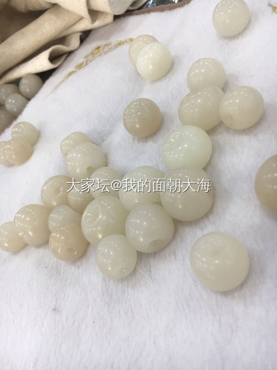 一只藕粉镯子，一堆藕粉面包圈，来挑选下_和田玉