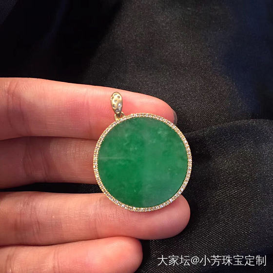 绿色小饼吊坠～_翡翠