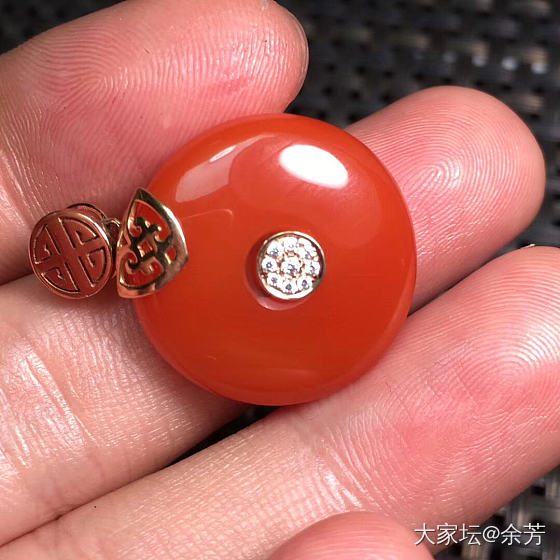 平安扣，18k镶嵌，樱桃红，满色满肉，颜色红润，尺寸21.5/7重6.1克_南红