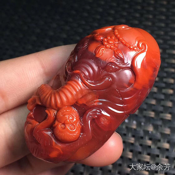 封侯拜相
柿子红带玫瑰红，颜色红润，层次感好！原矿无胶裂，工艺精湛！
尺寸：53..._南红