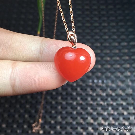 桃心❤️项链，颜色红润形状饱满，佩戴出彩，母亲节特惠，送金链子一条_南红