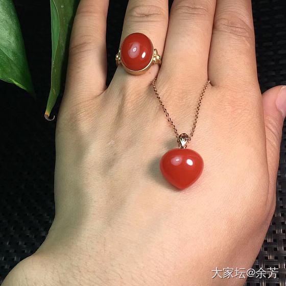 桃心❤️项链，颜色红润形状饱满，佩戴出彩，母亲节特惠，送金链子一条_南红