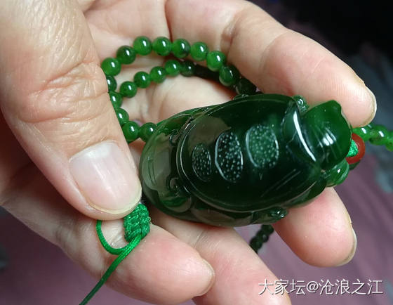 碧玉黑皮料和带黑点的碧玉是一回事吗？_碧玉