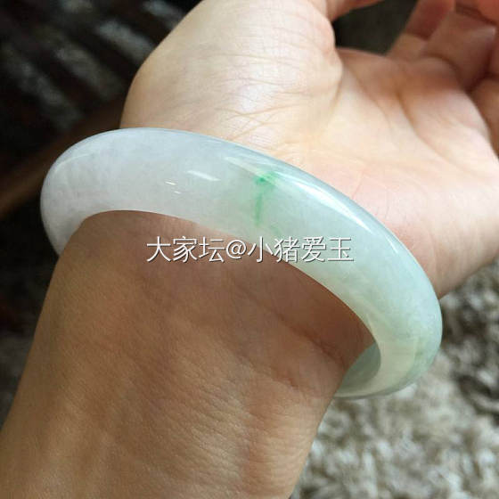 阳绿飘花手镯_手镯翡翠