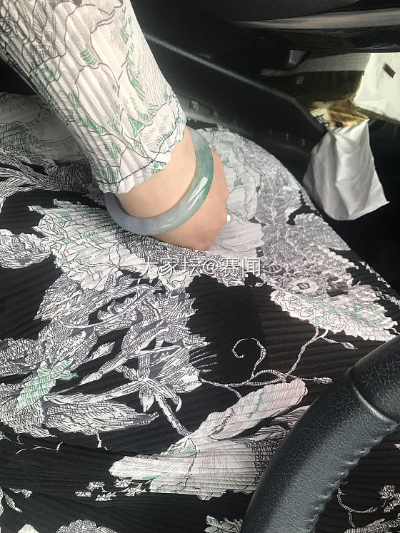 晒晒一条胖镯。_手镯翡翠