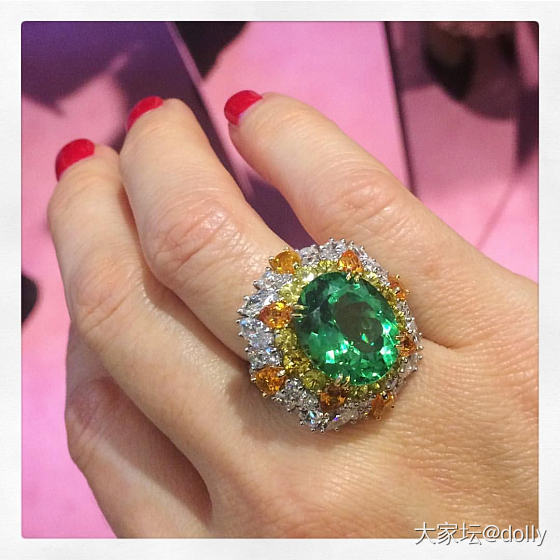 harry winston 的candy系列_戒指镶嵌彩色宝石