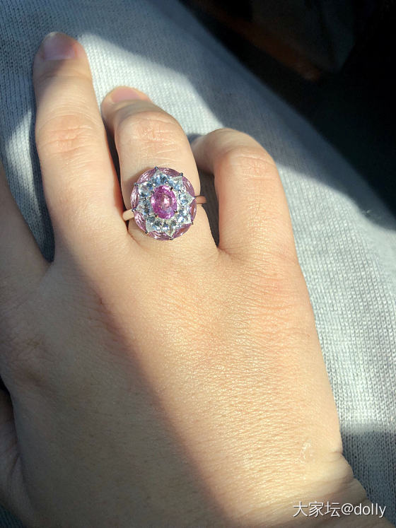harry winston 的candy系列_戒指镶嵌彩色宝石