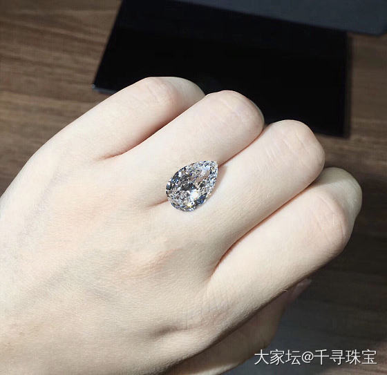 滴水能穿石，5卡水滴能让仙女们动心吗💓_钻石千寻珠宝