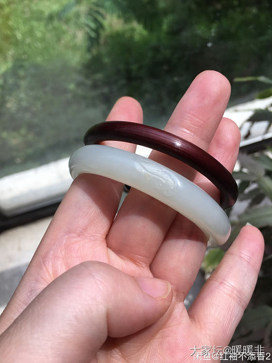亲们，有出籽镯的么？小圈口，51-53吧，有出的请联系我，最近在找，谢谢_手镯和田玉