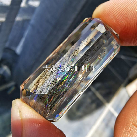 刚切好的，一颗彩虹方柱石，大块头_少见宝石