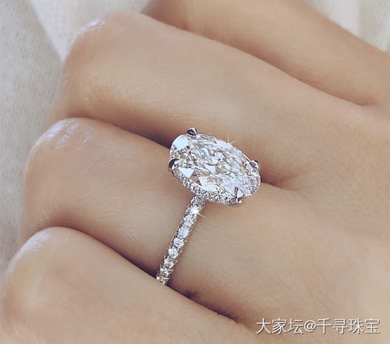 🌟椭圆钻2克拉现货
     有没有做爱丽丝婚戒同款的💍_钻石千寻珠宝