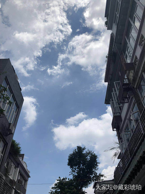 天蓝蓝白云漂～拿起我的蜜蜡盘，微笑😊_项链琥珀蜜蜡