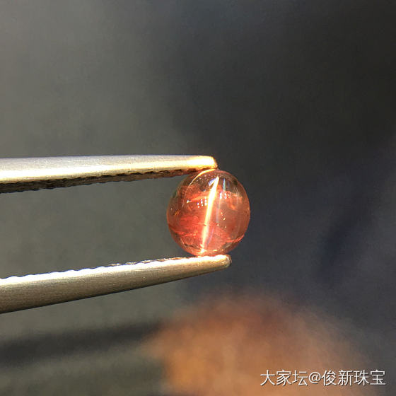 刚入手一颗亚历山大变石猫眼矿标0.62ct
绿色端很漂亮但能力有限拍出来总偏黄_变石猫眼