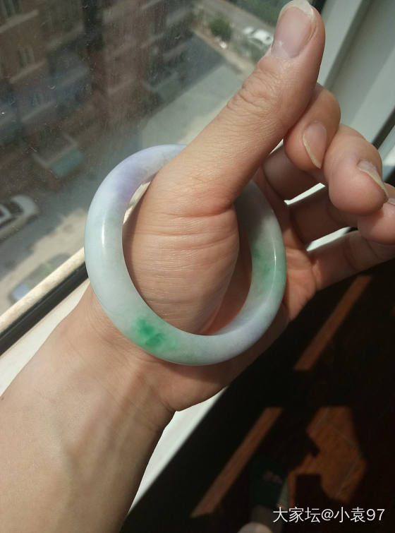 有没有靠谱的翡翠商家呢？想买个手镯，胖圆条，春带彩，或者紫色的_翡翠