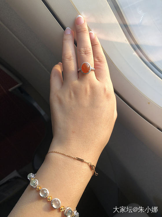 红绿灯中的小红灯🥰_翡翠