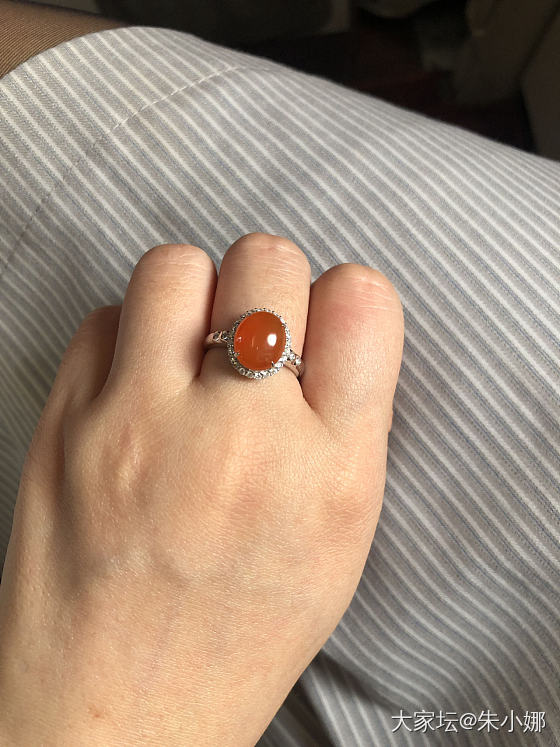红绿灯中的小红灯🥰_翡翠