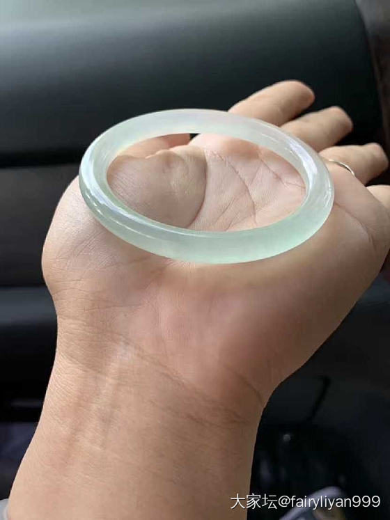 请问这个镯子能买吗？_手镯翡翠