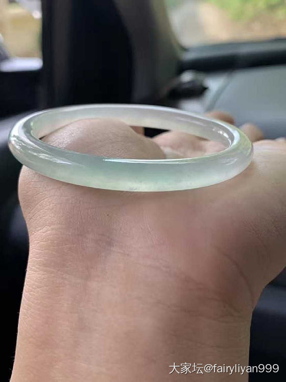 请问这个镯子能买吗？_手镯翡翠