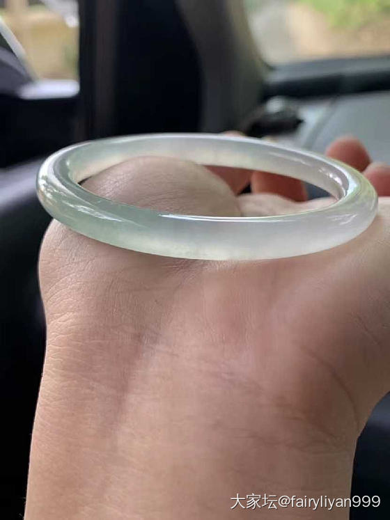 请问这个镯子能买吗？_手镯翡翠