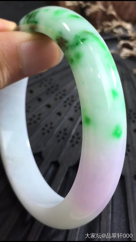有没有靠谱的翡翠商家呢？想买个手镯，胖圆条，春带彩，或者紫色的_翡翠