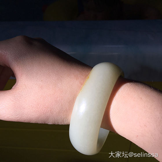 挑镯子戴_手镯