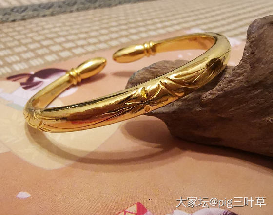 拍着拍着就舍不得了_手镯金