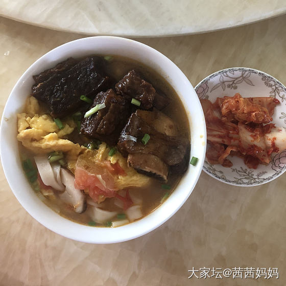 中午，西红柿鸡蛋牛肉面_美食