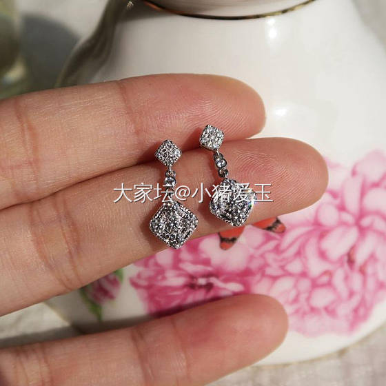 18K白金镶钻耳坠_耳饰钻石