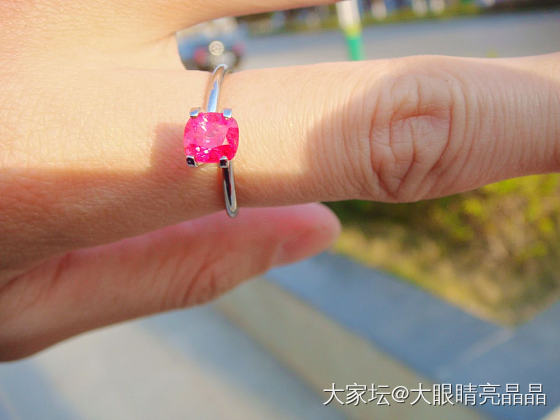 马亨盖的霓虹感_戒指尖晶石