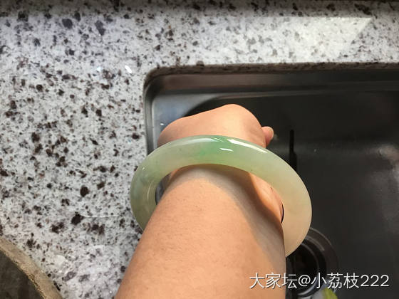 边做饭边给镯子拍照_手镯翡翠