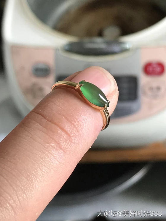最近喜欢的几枚戒指，虽然不是什么高货，但在平凡的生活中多一抹色彩。_戒指翡翠